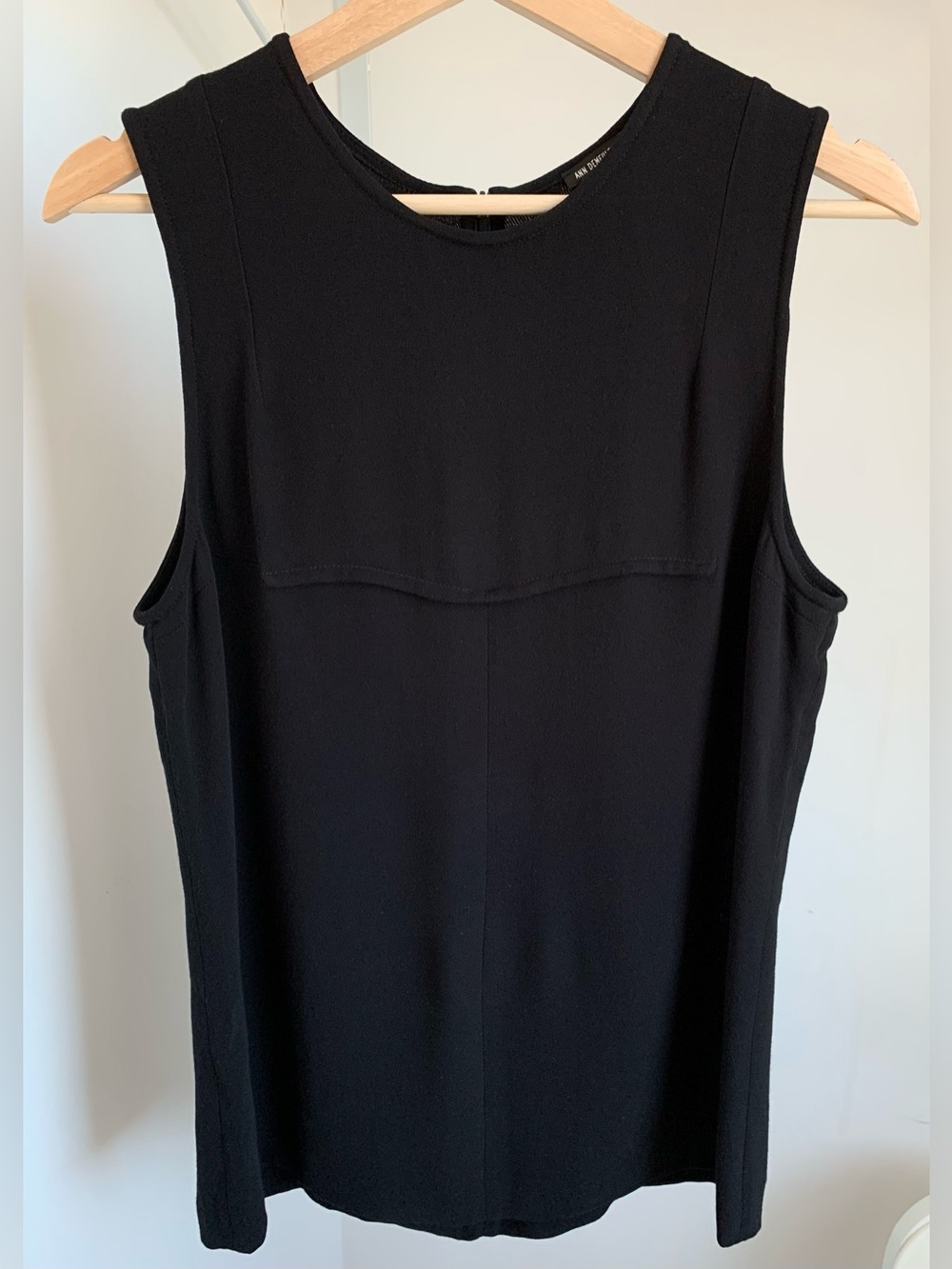 Ann Demeulemeester • 44 • Black Sleeveless Round-Neck Tank Top